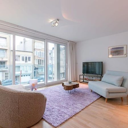 Bright apartment nearby the beach in De Haan Buitenkant foto