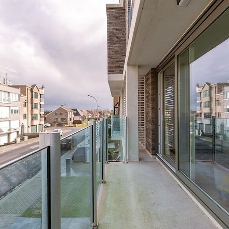 Bright apartment nearby the beach in De Haan Buitenkant foto