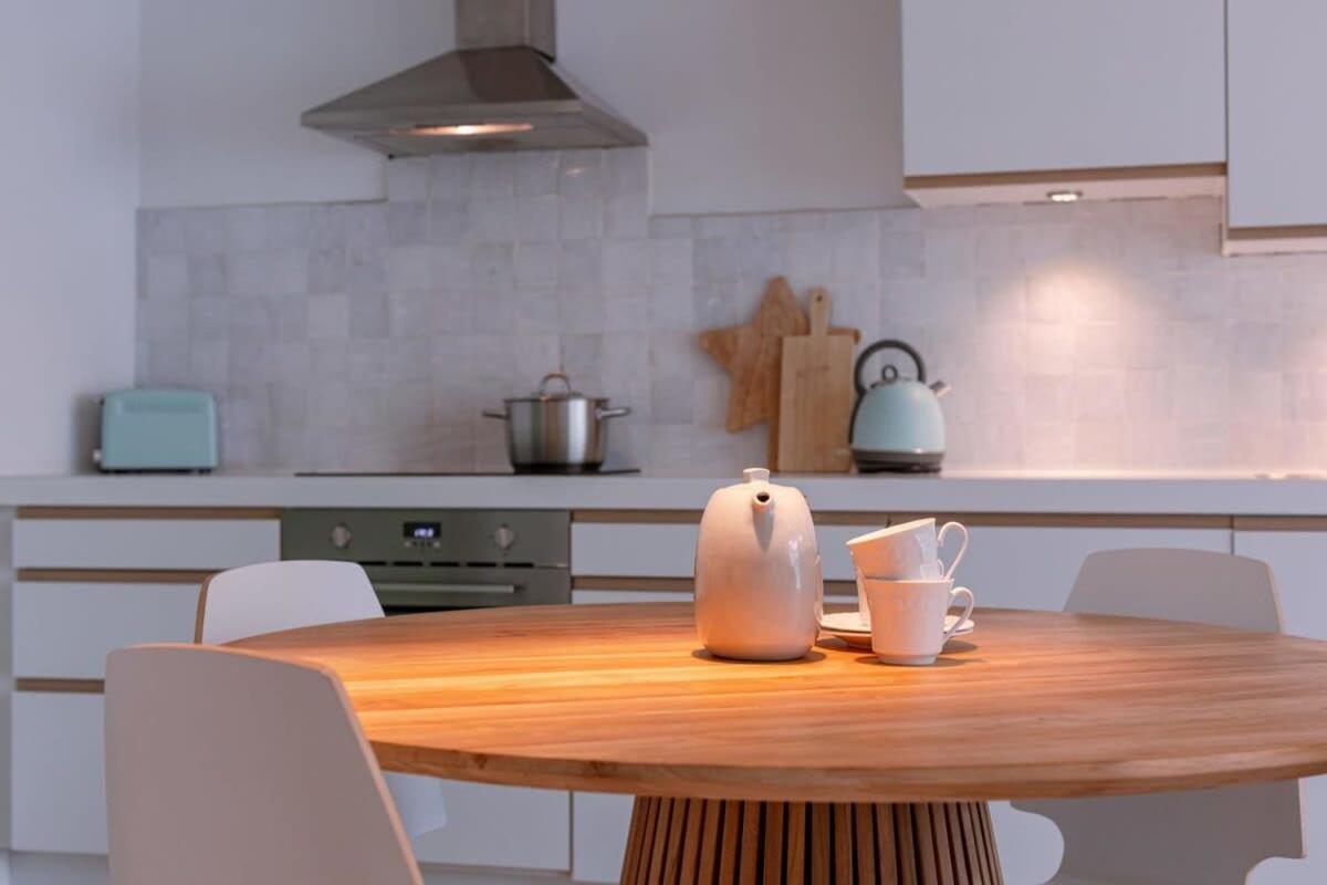Bright apartment nearby the beach in De Haan Buitenkant foto