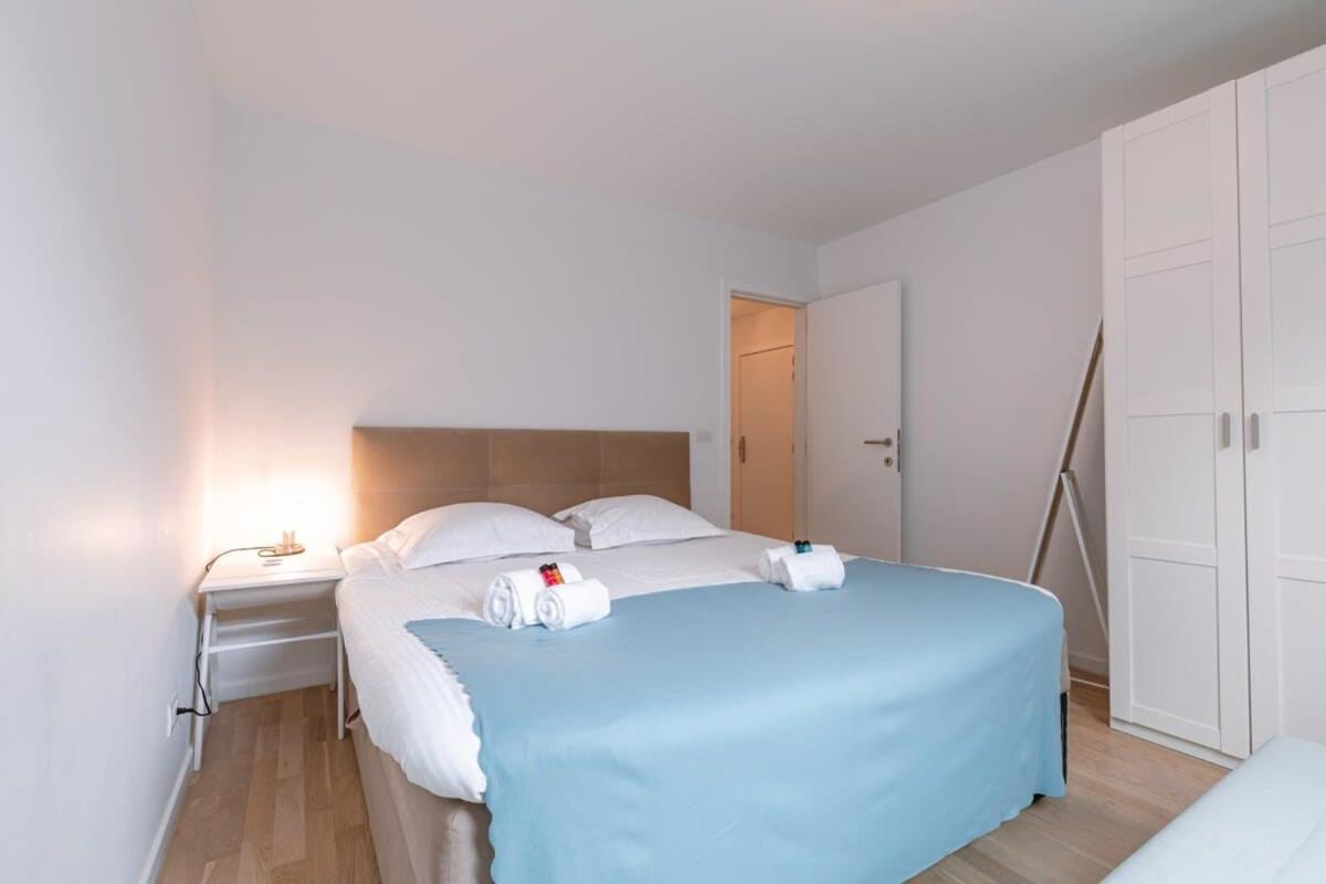 Bright apartment nearby the beach in De Haan Buitenkant foto