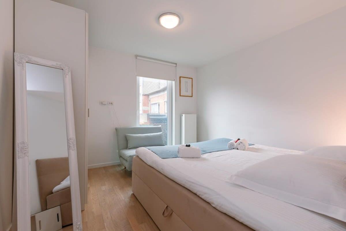 Bright apartment nearby the beach in De Haan Buitenkant foto